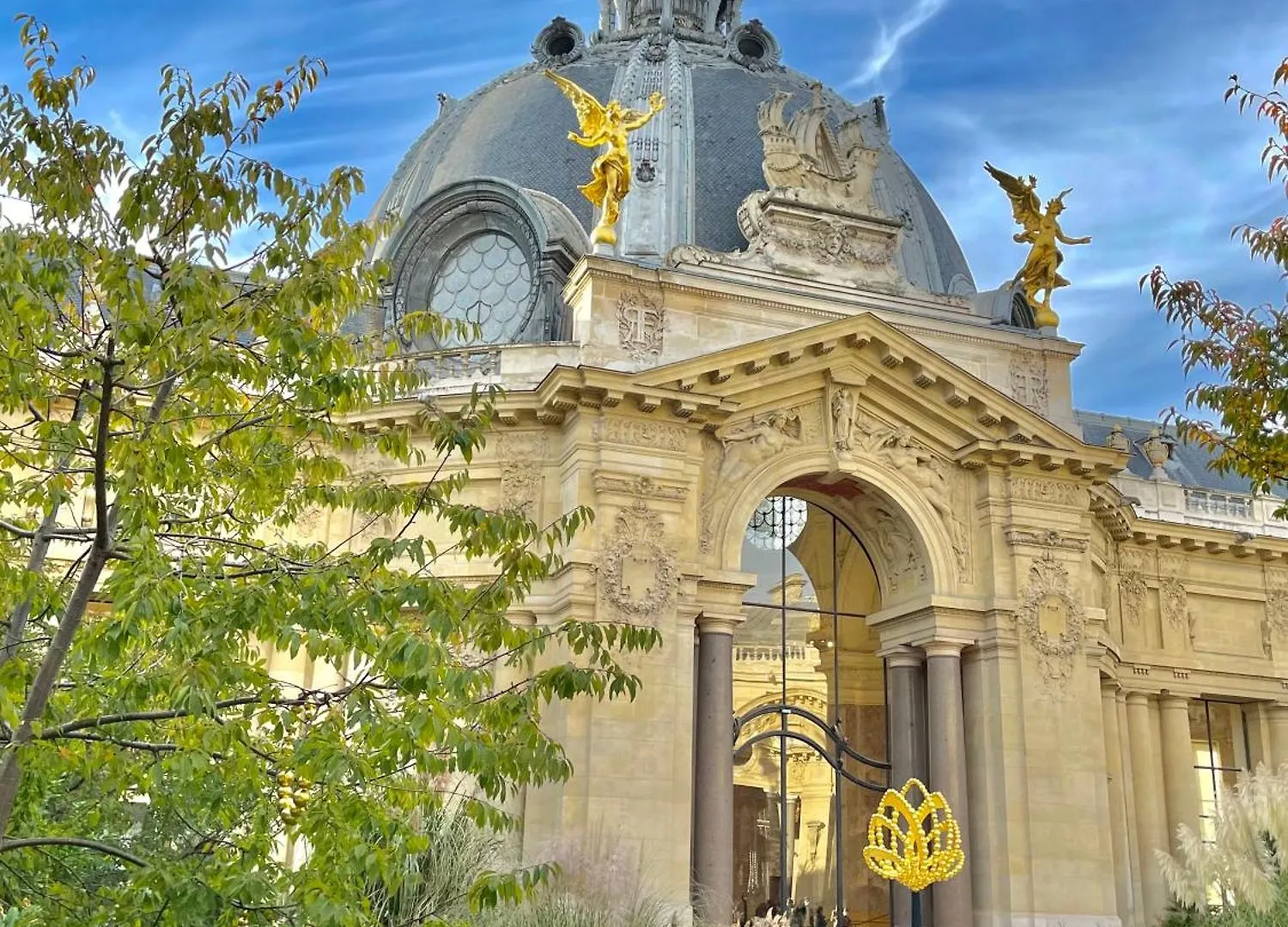 Апартаменты Avenue Montaigne Paris Bienvenue